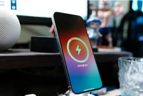 陕州苹果15换屏服务分享用什么充电器给iPhone15充电更好 